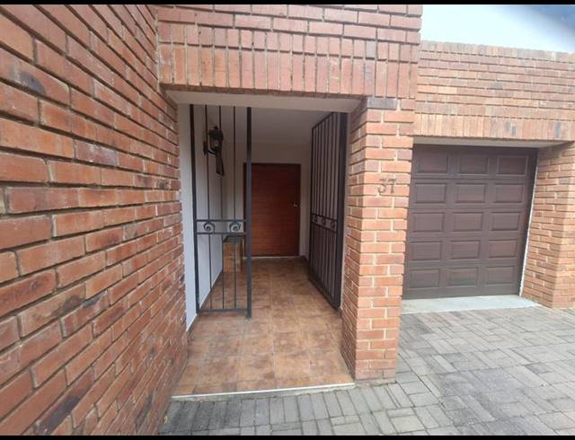 3 BEDROOM SIMPLEX FOR SALE IN EQUESTRIA